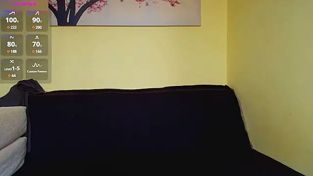 Snapshot of HungEddy chatting on November 2025 09:42:01 AM HungEddy online show from November 2025 09:42:01 AM