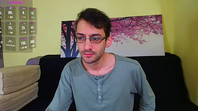 Snapshot of HungEddy chatting on November 2025 04:29:01 PM HungEddy online show from November 2025 04:29:01 PM