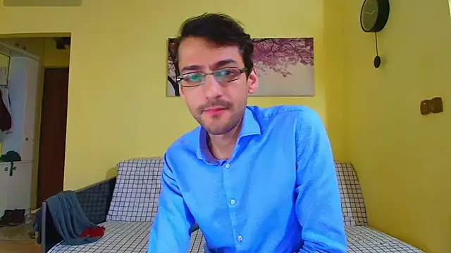 Snapshot of HungEddy chatting on December 2025 08:38:01 PM HungEddy online show from December 2025 08:38:01 PM