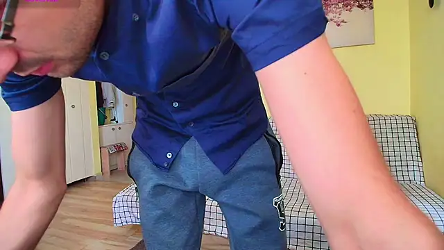 Snapshot of HungEddy chatting on December 2025 09:24:01 AM HungEddy online show from December 2025 09:24:01 AM