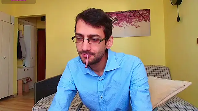 Snapshot of HungEddy chatting on December 2025 09:26:02 AM HungEddy online show from December 2025 09:26:02 AM