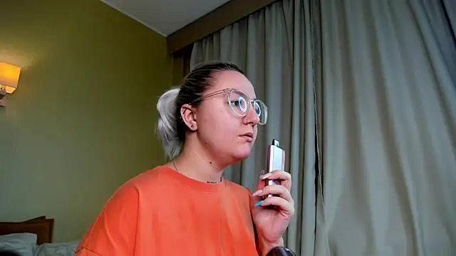 Snapshot of Debbie_Taylor chatting on December 2024 04:36:01 PM Debbie Taylor online show from December 2024 04:36:01 PM