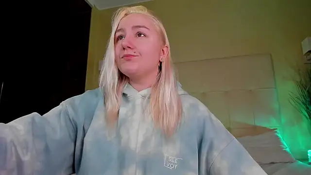 Snapshot of Debbie_Taylor chatting on November 2025 05:16:01 PM Debbie Taylor online show from November 2025 05:16:01 PM