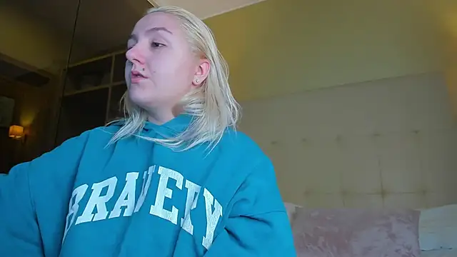 Snapshot of Debbie_Taylor chatting on December 2025 06:58:01 PM Debbie Taylor online show from December 2025 06:58:01 PM