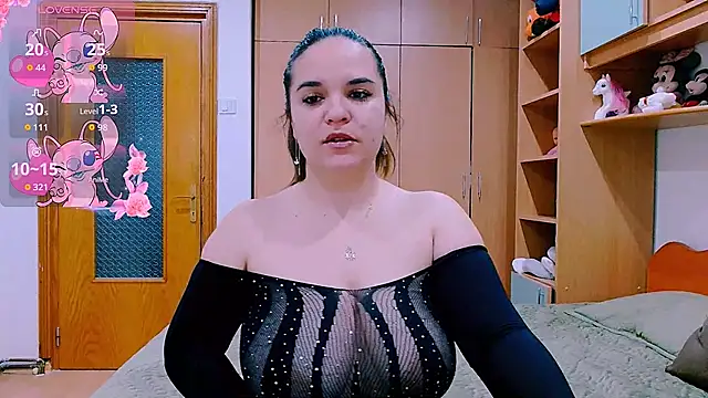 Snapshot of Ella-Diamond chatting on October 2025 05:04:01 AM Ella-Diamond online show from October 2025 05:04:01 AM