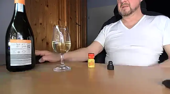 Snapshot of Tom_PP_cgn chatting on January 2025 10:56:01 PM Tom PP cgn online show from January 2025 10:56:01 PM