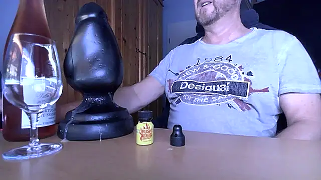 Snapshot of Tom_PP_cgn chatting on September 2025 09:39:02 PM Tom PP cgn online show from September 2025 09:39:02 PM