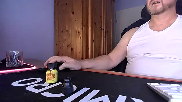 Snapshot of Tom_PP_cgn chatting on October 2025 01:49:01 AM Tom PP cgn online show from October 2025 01:49:01 AM