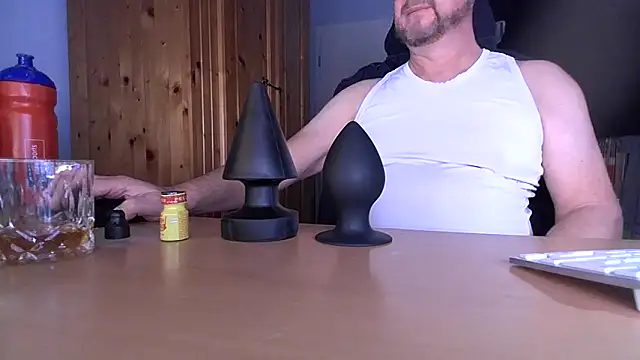 Snapshot of Tom_PP_cgn chatting on October 2025 05:57:02 PM Tom PP cgn online show from October 2025 05:57:02 PM