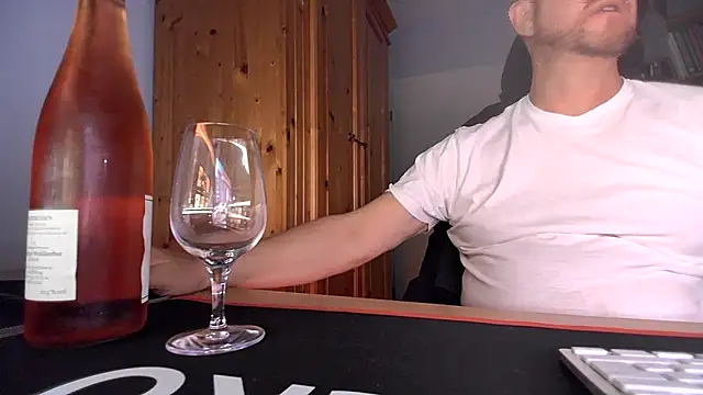 Snapshot of Tom_PP_cgn chatting on October 2025 10:23:02 PM Tom PP cgn online show from October 2025 10:23:02 PM