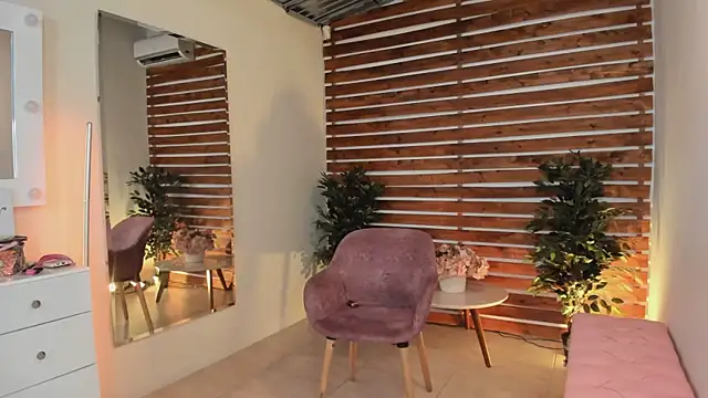 Sapphire Venuss online show from March 2025 12:11:01 AM