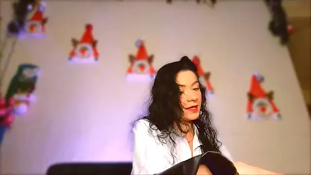 Snapshot of miabeautyxx chatting on December 2024 11:32:01 AM miabeautyxx online show from December 2024 11:32:01 AM