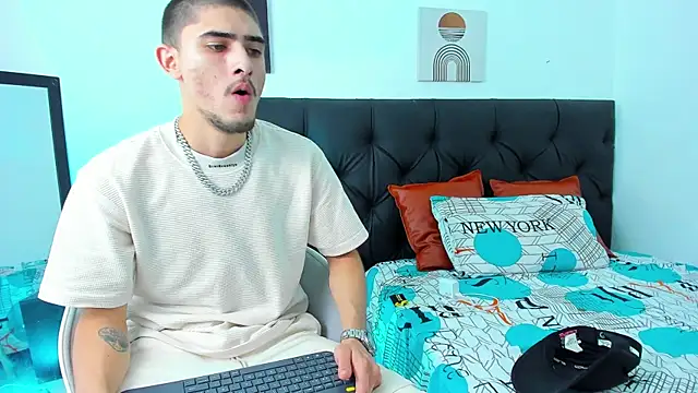 Snapshot of PhilipRich chatting on December 2024 01:11:01 AM PhilipRich online show from December 2024 01:11:01 AM