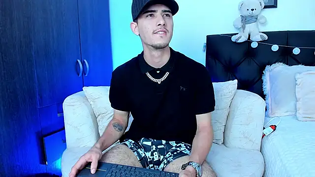 Snapshot of PhilipRich chatting on January 2025 08:07:01 PM PhilipRich online show from January 2025 08:07:01 PM