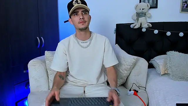 Snapshot of PhilipRich chatting on January 2025 07:50:02 PM PhilipRich online show from January 2025 07:50:02 PM