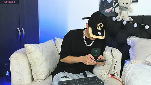 Snapshot of PhilipRich chatting on January 2025 07:54:01 PM PhilipRich online show from January 2025 07:54:01 PM