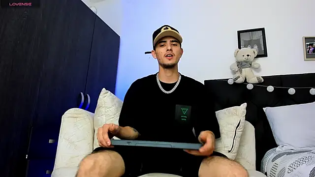 Snapshot of PhilipRich chatting on January 2025 06:38:01 PM PhilipRich online show from January 2025 06:38:01 PM