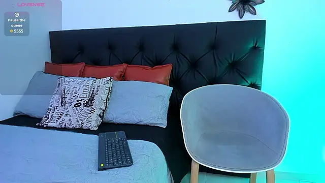 Snapshot of PhilipRich chatting on February 2025 08:13:02 PM PhilipRich online show from February 2025 08:13:02 PM