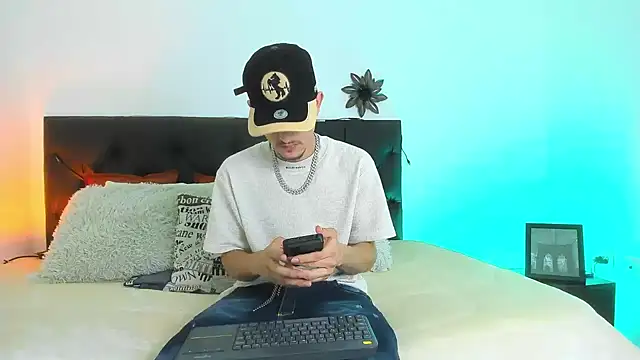 Snapshot of PhilipRich chatting on March 2025 09:24:01 PM PhilipRich online show from March 2025 09:24:01 PM