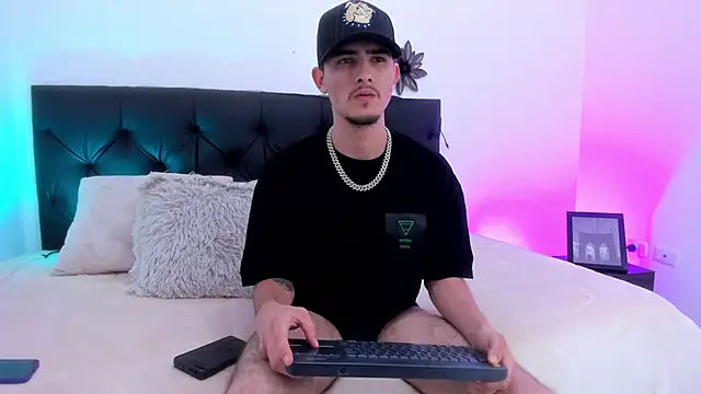 Snapshot of PhilipRich chatting on March 2025 08:38:02 PM PhilipRich online show from March 2025 08:38:02 PM