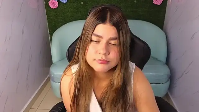 Snapshot of emmalee_01a chatting on February 2025 01:58:01 PM emmalee 01a online show from February 2025 01:58:01 PM