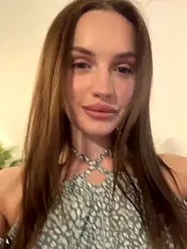 Snapshot of Molly_Muer chatting on December 2024 09:06:02 AM Molly Muer online show from December 2024 09:06:02 AM