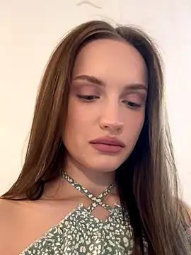 Snapshot of Molly_Muer chatting on December 2024 09:10:01 AM Molly Muer online show from December 2024 09:10:01 AM