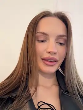 Snapshot of Molly_Muer chatting on December 2024 09:06:02 AM Molly Muer online show from December 2024 09:06:02 AM
