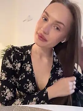 Snapshot of Molly_Muer chatting on December 2024 09:24:01 AM Molly Muer online show from December 2024 09:24:01 AM