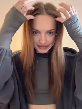 Snapshot of Molly_Muer chatting on December 2024 09:18:02 AM Molly Muer online show from December 2024 09:18:02 AM
