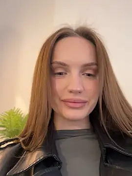 Snapshot of Molly_Muer chatting on December 2024 08:05:02 AM Molly Muer online show from December 2024 08:05:02 AM