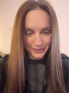 Snapshot of Molly_Muer chatting on December 2024 08:28:02 AM Molly Muer online show from December 2024 08:28:02 AM