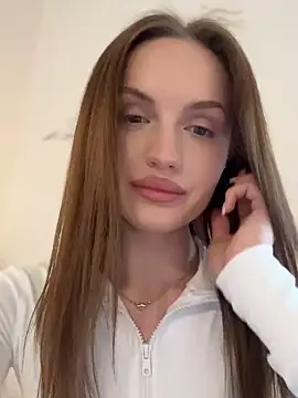 Snapshot of Molly_Muer chatting on January 2025 09:10:02 AM Molly Muer online show from January 2025 09:10:02 AM