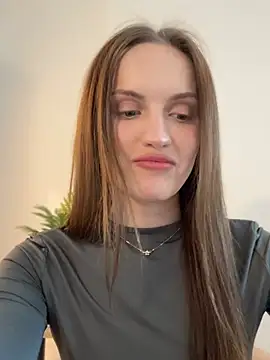 Snapshot of Molly_Muer chatting on January 2025 12:52:01 PM Molly Muer online show from January 2025 12:52:01 PM