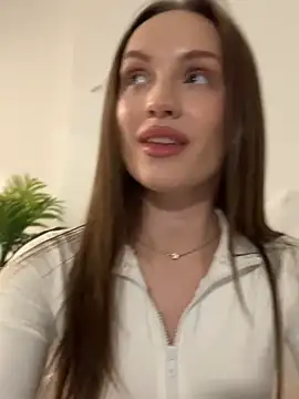 Snapshot of Molly_Muer chatting on January 2025 02:18:01 PM Molly Muer online show from January 2025 02:18:01 PM