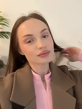 Snapshot of Molly_Muer chatting on January 2025 09:06:02 AM Molly Muer online show from January 2025 09:06:02 AM
