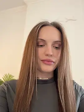 Snapshot of Molly_Muer chatting on March 2025 10:03:02 AM Molly Muer online show from March 2025 10:03:02 AM
