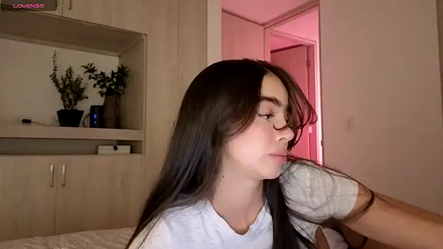 Snapshot of Siny_Moore chatting on September 2025 12:43:01 AM Siny Moore online show from September 2025 12:43:01 AM