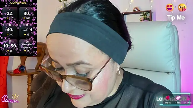 Gia Nahomi online show from May 2026 11:10:01 PM