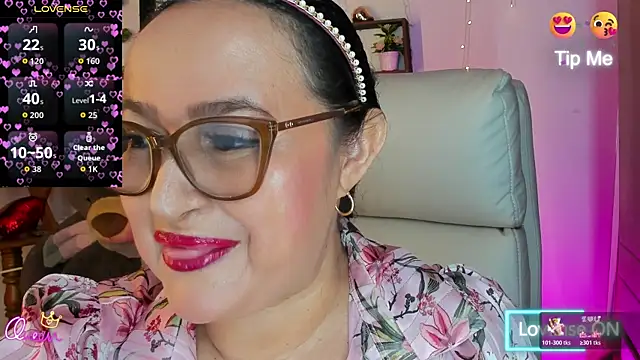 Gia Nahomi online show from May 2026 11:21:02 PM