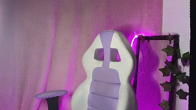 Snapshot of Alahia7demon chatting on October 2025 11:01:02 PM Alahia7demon online show from October 2025 11:01:02 PM