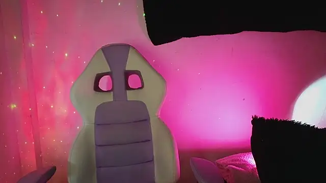 Snapshot of Alahia7demon chatting on November 2025 08:07:01 PM Alahia7demon online show from November 2025 08:07:01 PM