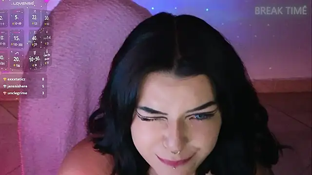 Snapshot of Alahia7demon chatting on January 2026 01:04:01 PM Alahia7demon online show from January 2026 01:04:01 PM