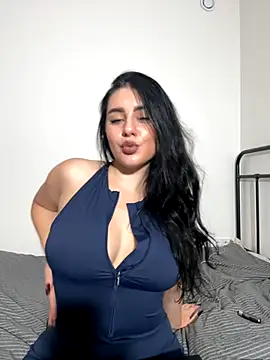 Snapshot of Evelyn___Sweet chatting on October 2025 08:20:01 PM Evelyn Sweet online show from October 2025 08:20:01 PM