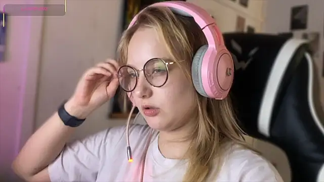 JacyWinslat online show from September 2025 02:06:02 PM