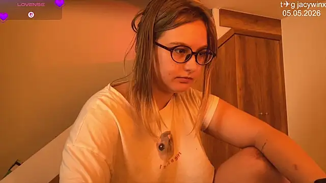 JacyWinslat online show from May 2026 08:44:01 AM