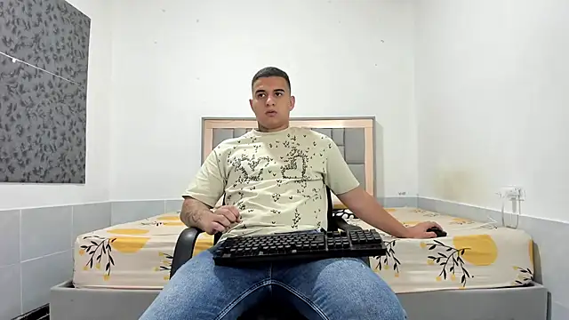 Snapshot of simookeler chatting on January 2026 12:15:02 AM simookeler online show from January 2026 12:15:02 AM