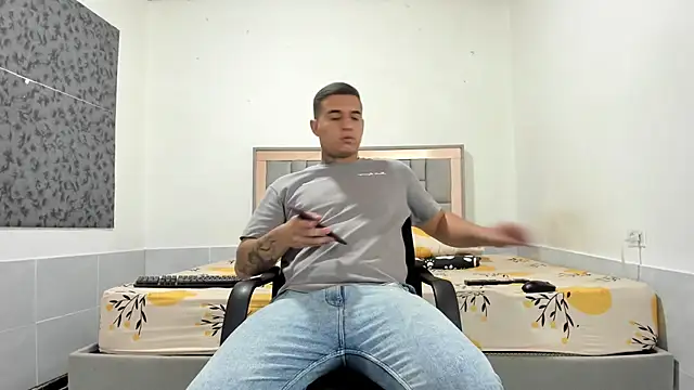 Snapshot of simookeler chatting on January 2026 11:41:02 PM simookeler online show from January 2026 11:41:02 PM