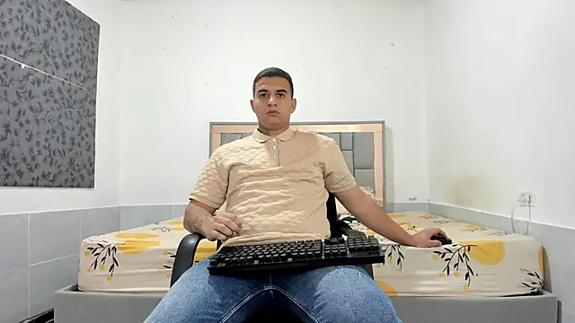 Snapshot of simookeler chatting on January 2026 12:14:02 AM simookeler online show from January 2026 12:14:02 AM