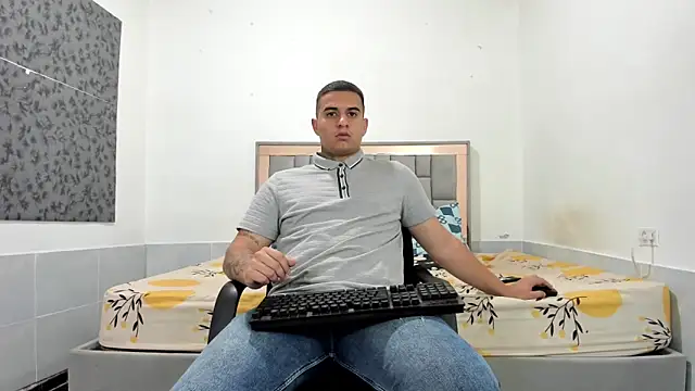 Snapshot of simookeler chatting on February 2026 01:26:01 AM simookeler online show from February 2026 01:26:01 AM